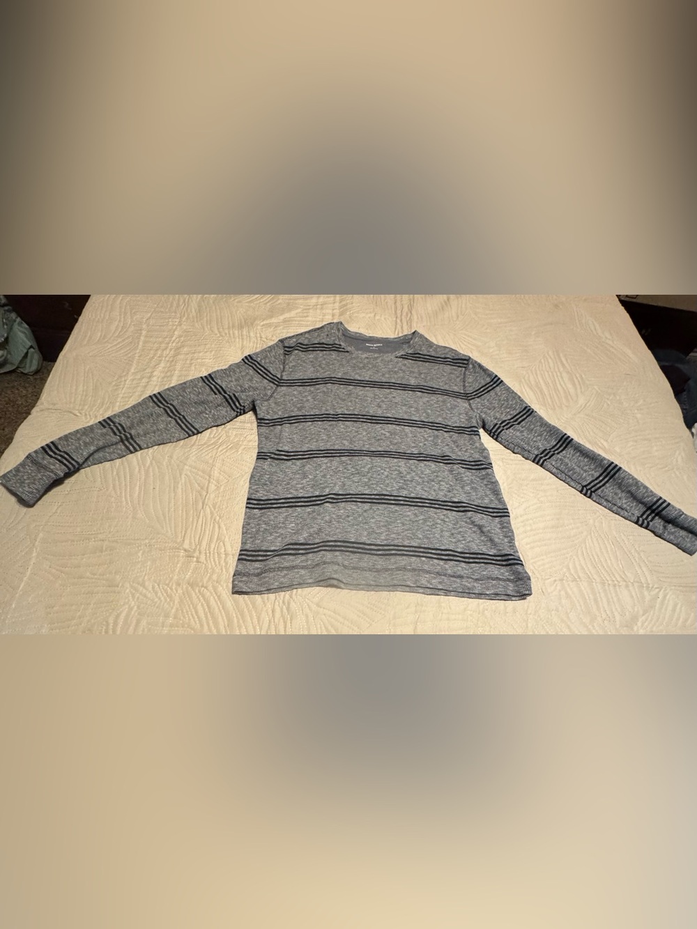 Banana Republic size Large men’s Thin Sweater Gray & Black Horizontal Stripes
